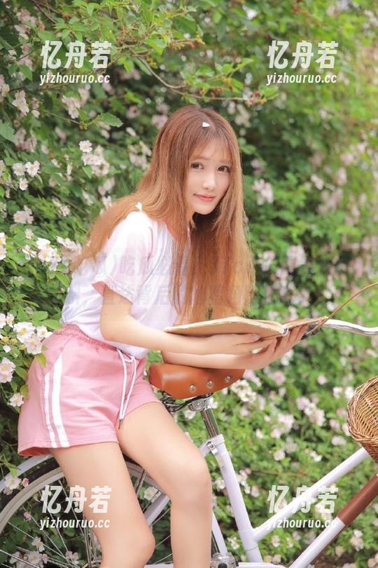 17c吃瓜 吃瓜必看!17c吃瓜网黑料爆料,直达背后的幽暗角落揭秘!