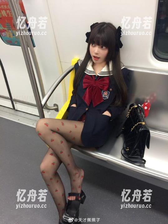 www.17 最新免费吃瓜新闻速递,www.17.c346com带你追踪明星的每一条动态!