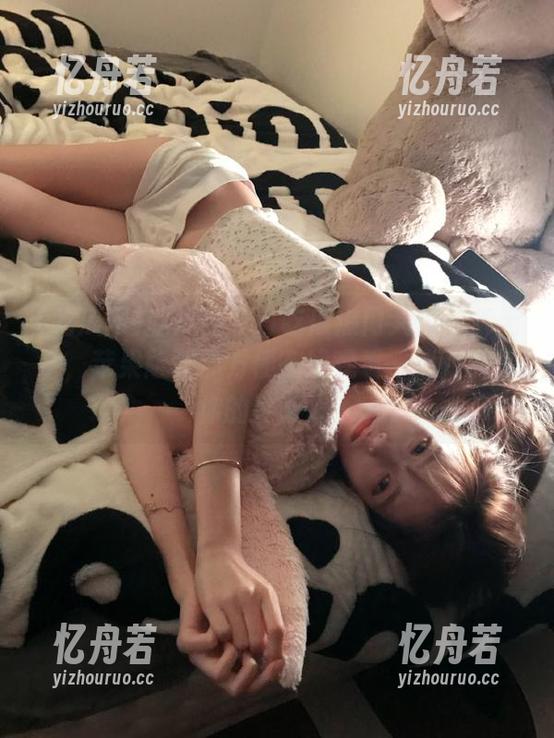 吃瓜网 吃瓜网今日吃瓜热门大瓜一览无余,苹果版让你方便在线观看,绝对满足你的好奇心!