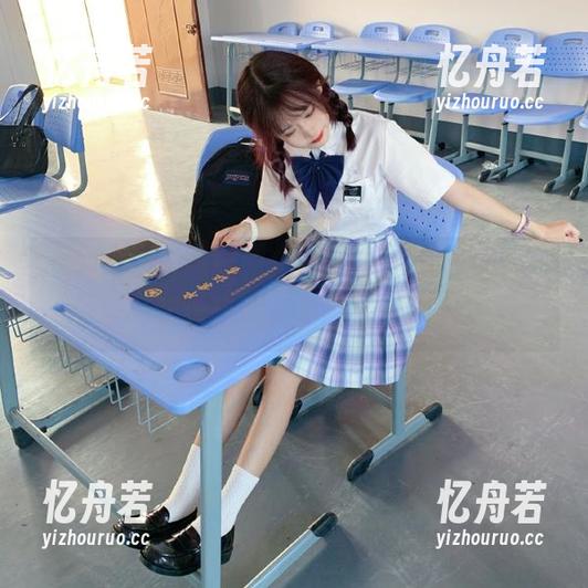 网曝吃瓜 网曝吃瓜-ios版上线,陪你一起追热点、吃瓜不停!