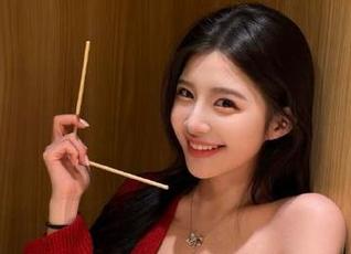 喜欢吃瓜的小仙女们,黑料不打烊网址和app带你进入欢乐时光!